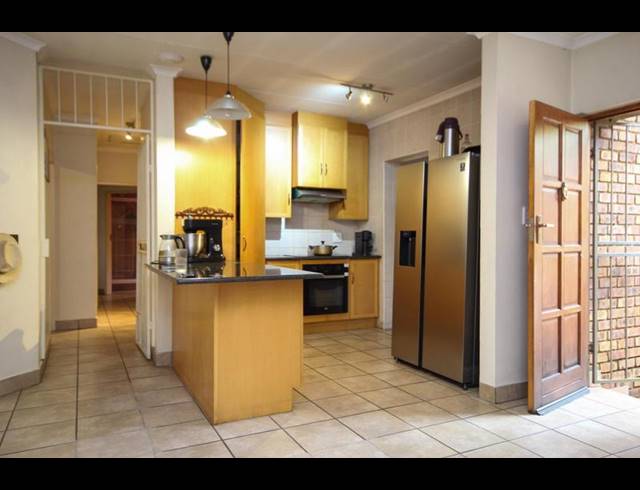 3 BEDROOM TOWNHOUSE FOR SALE IN THATCHFIELD